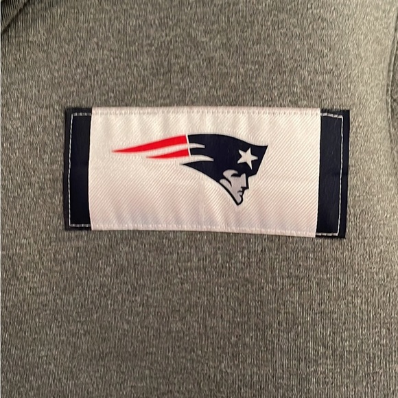 Patriots “Belichick” Style Short Sleeve Hoodie NFL ON-FIELD Apparel - Picture 2 of 4